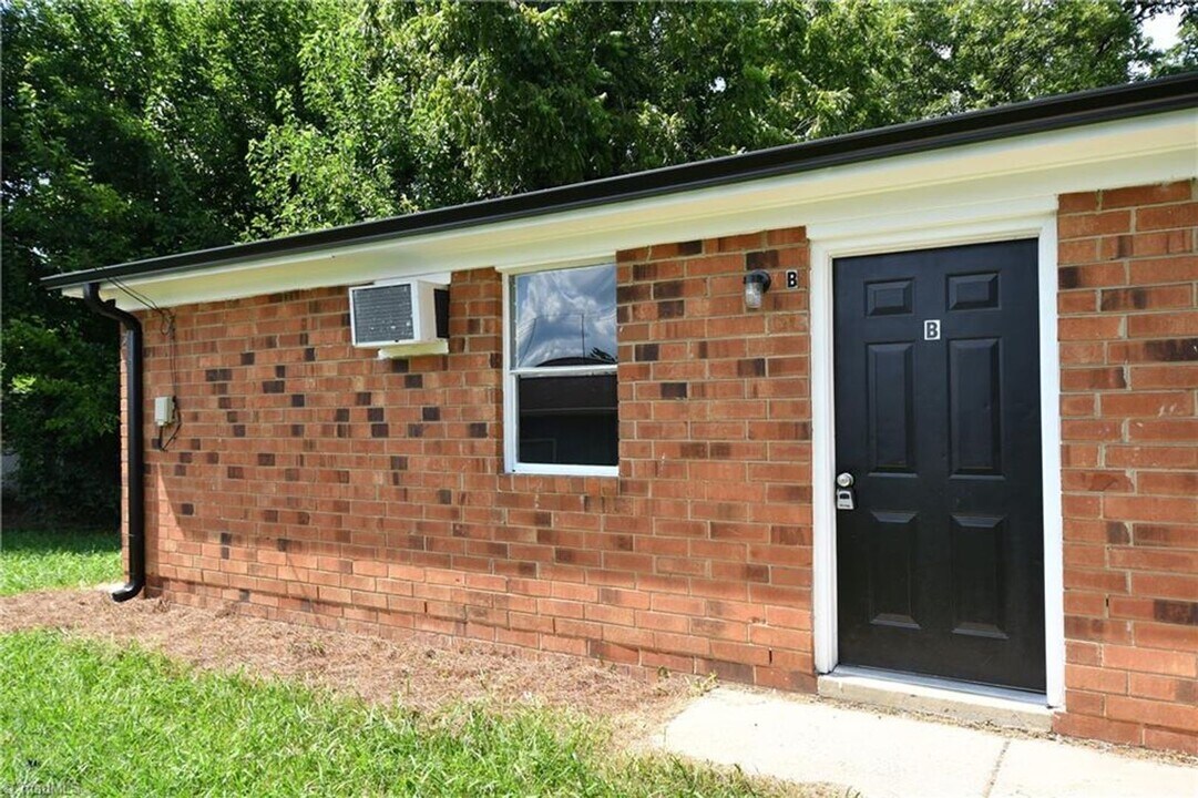 2412 Van Buren St in High Point, NC - Building Photo