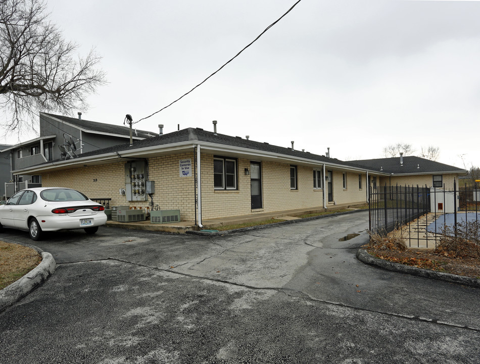 Oak Terrace in Springfield, MO - Building Photo