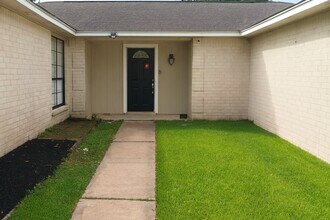 2706 Mayflower Landing Ct in Webster, TX - Building Photo - Building Photo