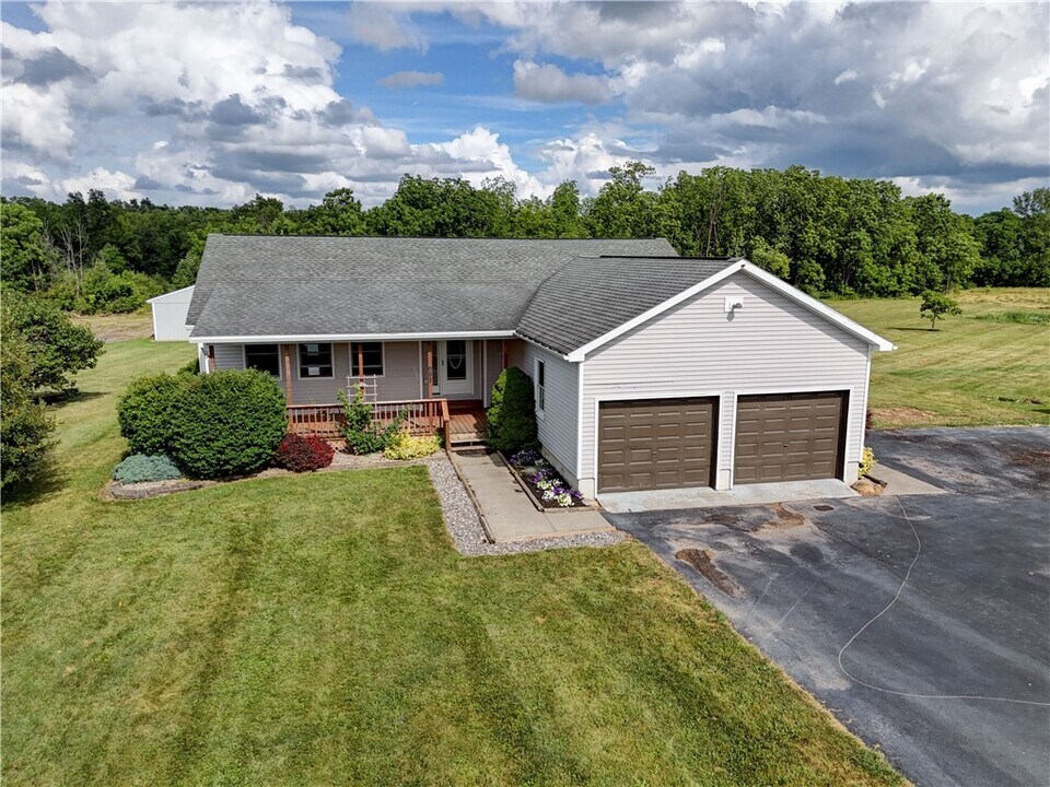 681 NY-364 in Middlesex, NY - Building Photo