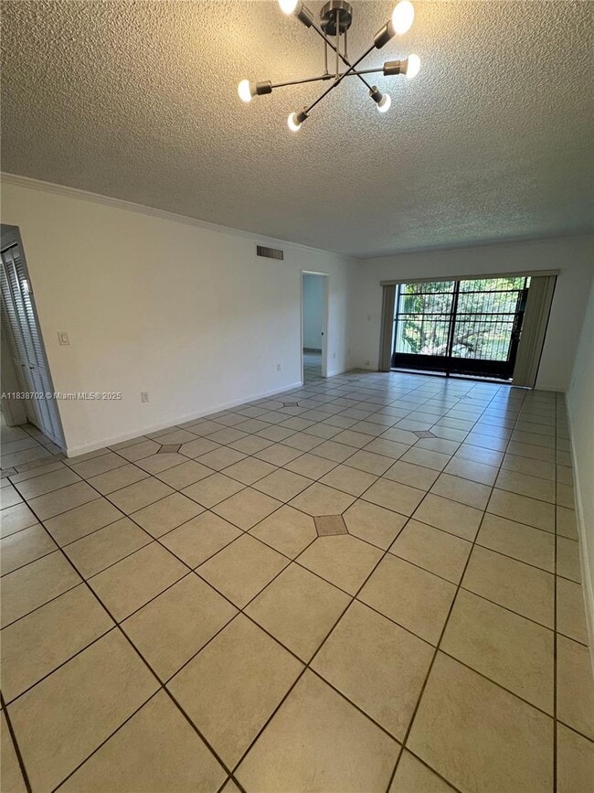 10315 NW 9th St Cir in Miami, FL - Building Photo - Building Photo