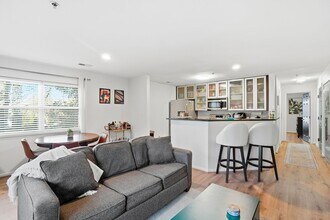 525 N Graham St in Charlotte, NC - Building Photo - Building Photo