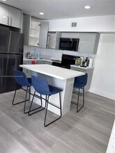 934 SW 75th Ave in Miami, FL - Building Photo - Building Photo