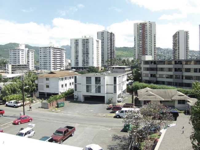 2738 Kaaha St in Honolulu, HI - Foto de edificio - Building Photo