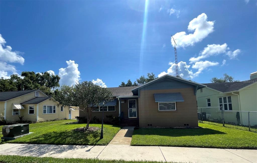 322 S 4th St in Leesburg, FL - Building Photo