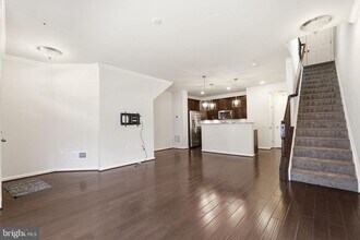 637 Diamondback Dr in Gaithersburg, MD - Building Photo - Building Photo