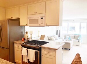 1600 Ardmore Ave, Unit 327 in Hermosa Beach, CA - Building Photo - Building Photo