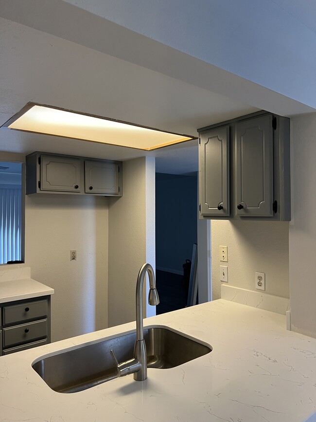 property at 1318 S Mitchell Dr