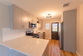 4306 Shallowbrook Trail in Austin, TX - Building Photo - Building Photo