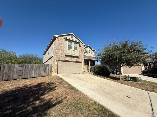 609 Community Dr in New Braunfels, TX - Building Photo - Building Photo