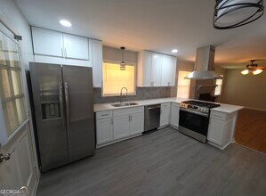 3988 Rainbow Dr in Decatur, GA - Building Photo - Building Photo