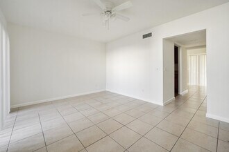 5070 Elmhurst Rd in West Palm Beach, FL - Building Photo - Building Photo