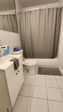6345 Collins Ave, Unit PH-21 in Miami Beach, FL - Building Photo - Building Photo