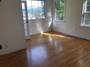 2598 Adelbert Ave in Los Angeles, CA - Foto de edificio - Building Photo