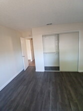 1080 Rosalia Ave, Unit B in Hemet, CA - Building Photo - Building Photo