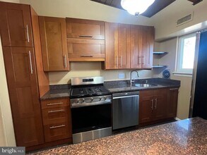 11410 Cherry Hill Rd in Silver Spring, MD - Building Photo - Building Photo