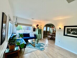 4949 Granada St in Los Angeles, CA - Building Photo - Building Photo