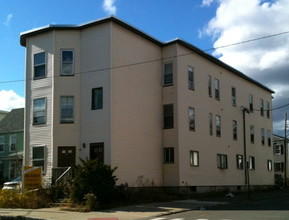 410 Dubuque St in Manchester, NH - Building Photo - Building Photo