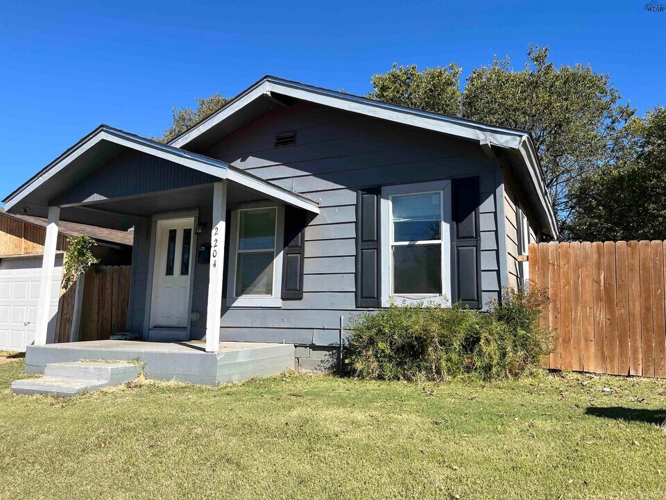 2204 Ave J in Wichita Falls, TX - Building Photo
