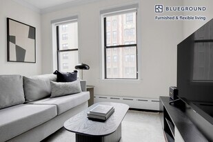 200 E Chestnut St in Chicago, IL - Building Photo