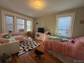 11 Gray St, Unit 11 in Cambridge, MA - Foto de edificio - Building Photo