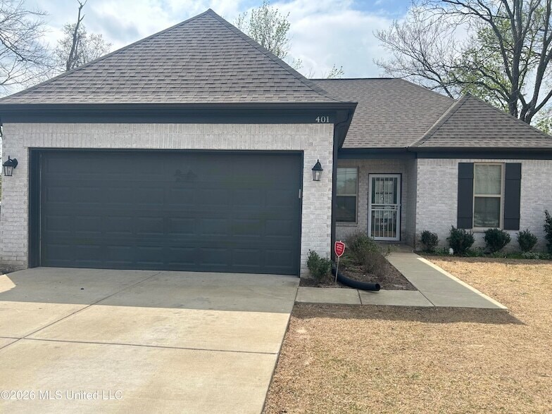 401 Park St in Hernando, MS - Building Photo
