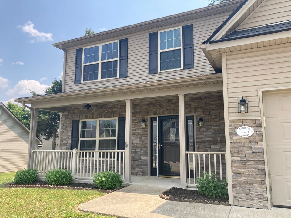 103 Ashmore Ct in Radcliff, KY - Building Photo