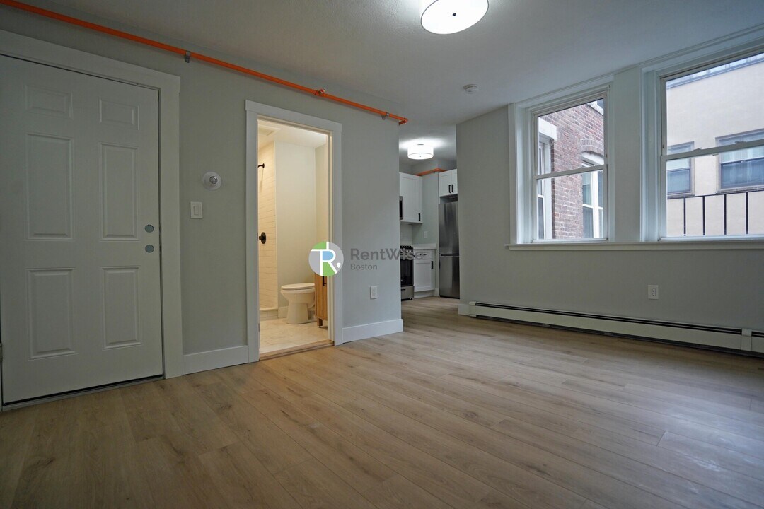 168 Endicott St in Boston, MA - Building Photo