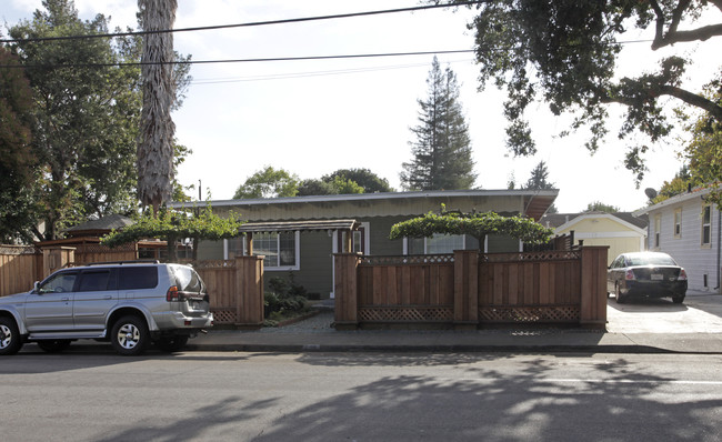 108-116 Berkshire Ave in Redwood City, CA - Building Photo - Building Photo