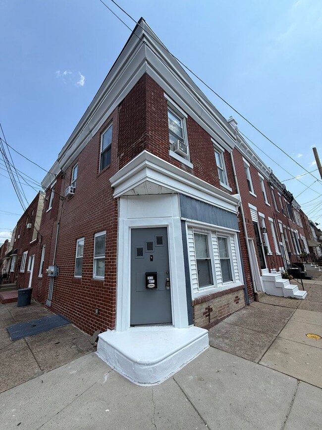 property at 2633 E Monmouth St