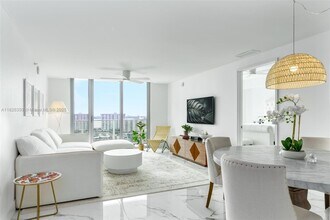 330 Sunny Isles Blvd, Unit 5-1904 in Sunny Isles Beach, FL - Building Photo - Building Photo
