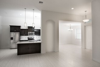 5224 SW 27th Pl in Cape Coral, FL - Foto de edificio - Building Photo