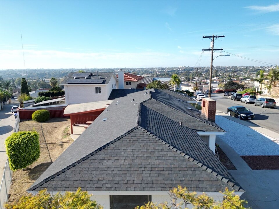 2340 Balboa Vista Dr in San Diego, CA - Building Photo