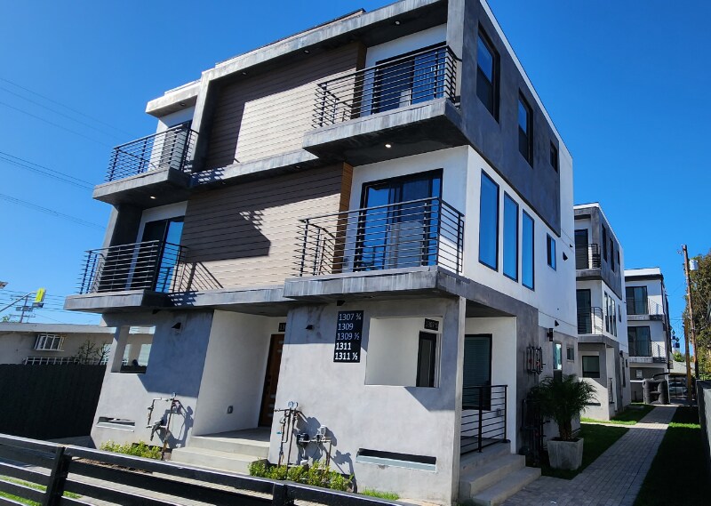 1311 N Harvard Blvd in Los Angeles, CA - Building Photo