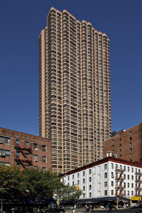 Paramount Tower in New York, NY - Building Photo