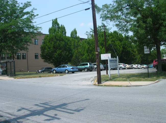 Kingston House in York, PA - Foto de edificio - Building Photo