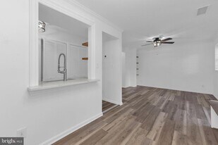 1301 E Abingdon Dr in Alexandria, VA - Building Photo