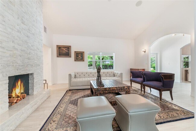 12545 SW 81st Ave in Pinecrest, FL - Building Photo - Building Photo
