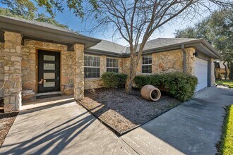 810 Meadow Oaks Dr in Dripping Springs, TX - Building Photo - Building Photo