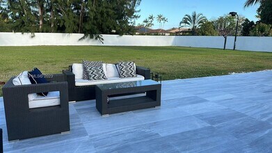 15 SW 124th Ave in Miami, FL - Building Photo - Building Photo