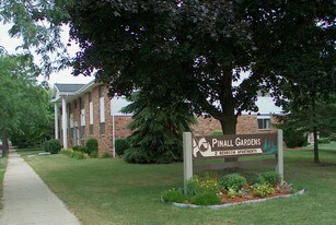Pinall Gardens in Milwaukee, WI - Building Photo