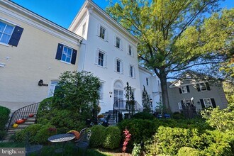 3308 R St NW in Washington, DC - Foto de edificio - Building Photo