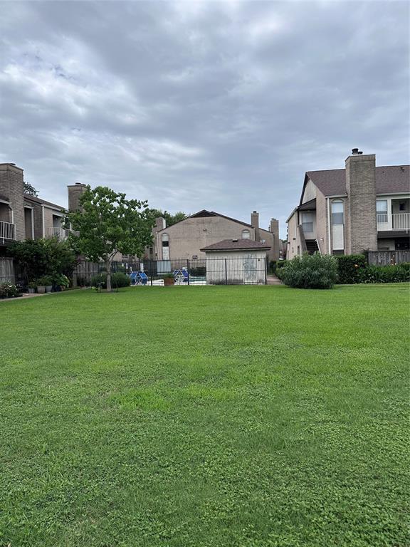 2011 Spenwick Dr in Houston, TX - Building Photo - Building Photo