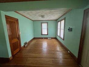 2733 Elm St in Dubuque, IA - Building Photo - Building Photo