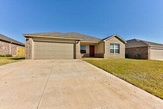 1929 West Antler Way in Mustang, OK - Building Photo - Building Photo
