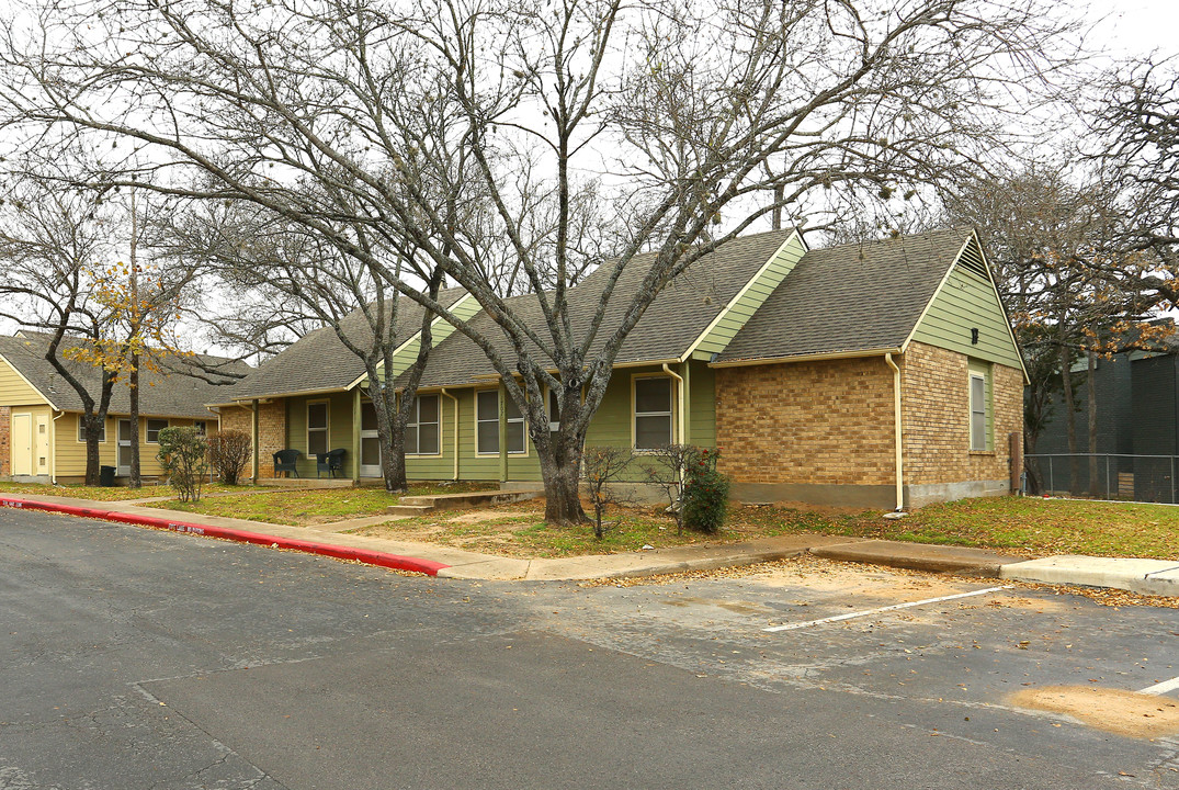 Manchaca Village in Austin, TX - Foto de edificio