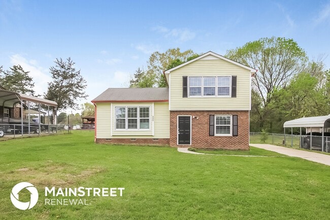 property at 4905 S Singing Woods Pl