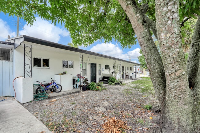 1960 SW 41st Ave in Fort Lauderdale, FL - Building Photo - Building Photo