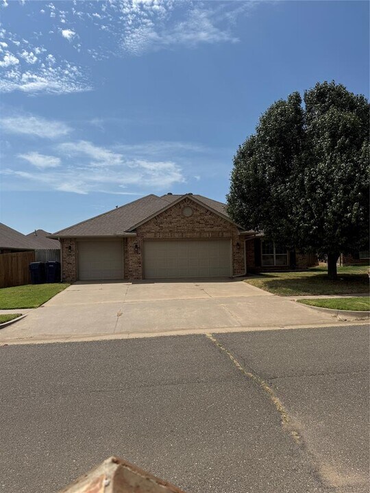 10904 SW 30th Terrace in Yukon, OK - Building Photo