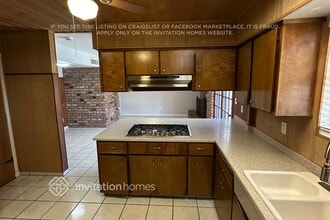 4239 W Mountain View Rd in Phoenix, AZ - Foto de edificio - Building Photo